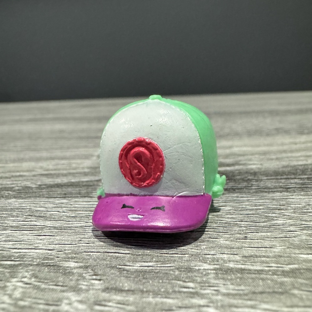 Shopkins | Hats: White/Green Casper Cap (3-027) - Mini Collectible Figure